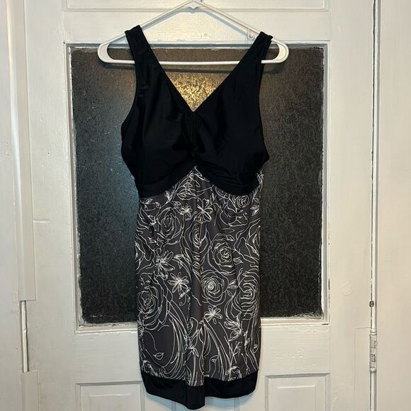 Summer Mae Women’s Plus Sized Black and White Swim Dress Size 1XL - Picture 1 of 6